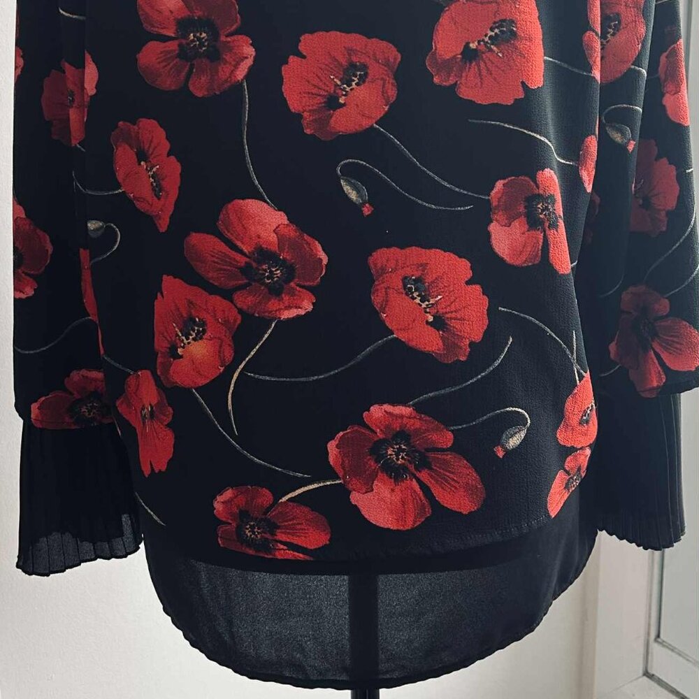Cartise Black Red Poppy Double-Layer Pleated Chiffon Blouse – US 8 - Picture 9 of 12